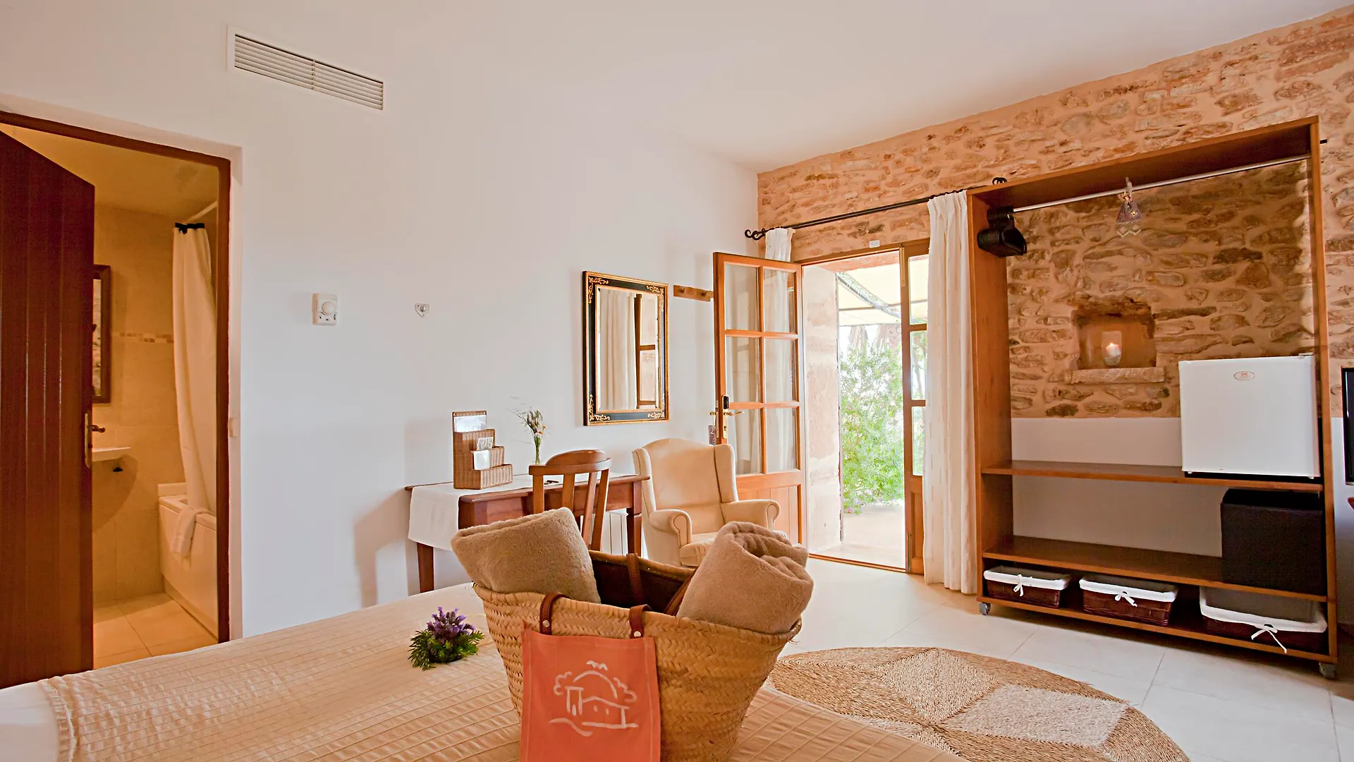 Farm stay Agroturisme Na Martina Santanyi